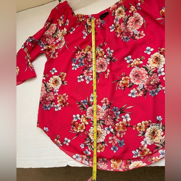 FIRST LOVE FLORAL TOP. HOT PINK FLOWY, BOHO, HAWAIIAN TOP. LIKE NEW! - Picture 11 of 12